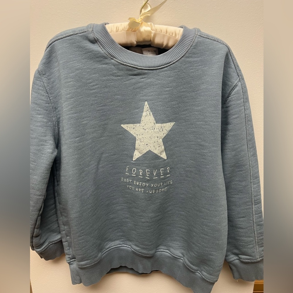 ZARA Kids Blue Star Graphic Sweatshirt – Size 7 (122 cm)
